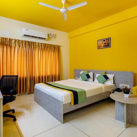 Treebo Four Seasons Hotel Mysore Buitenkant foto
