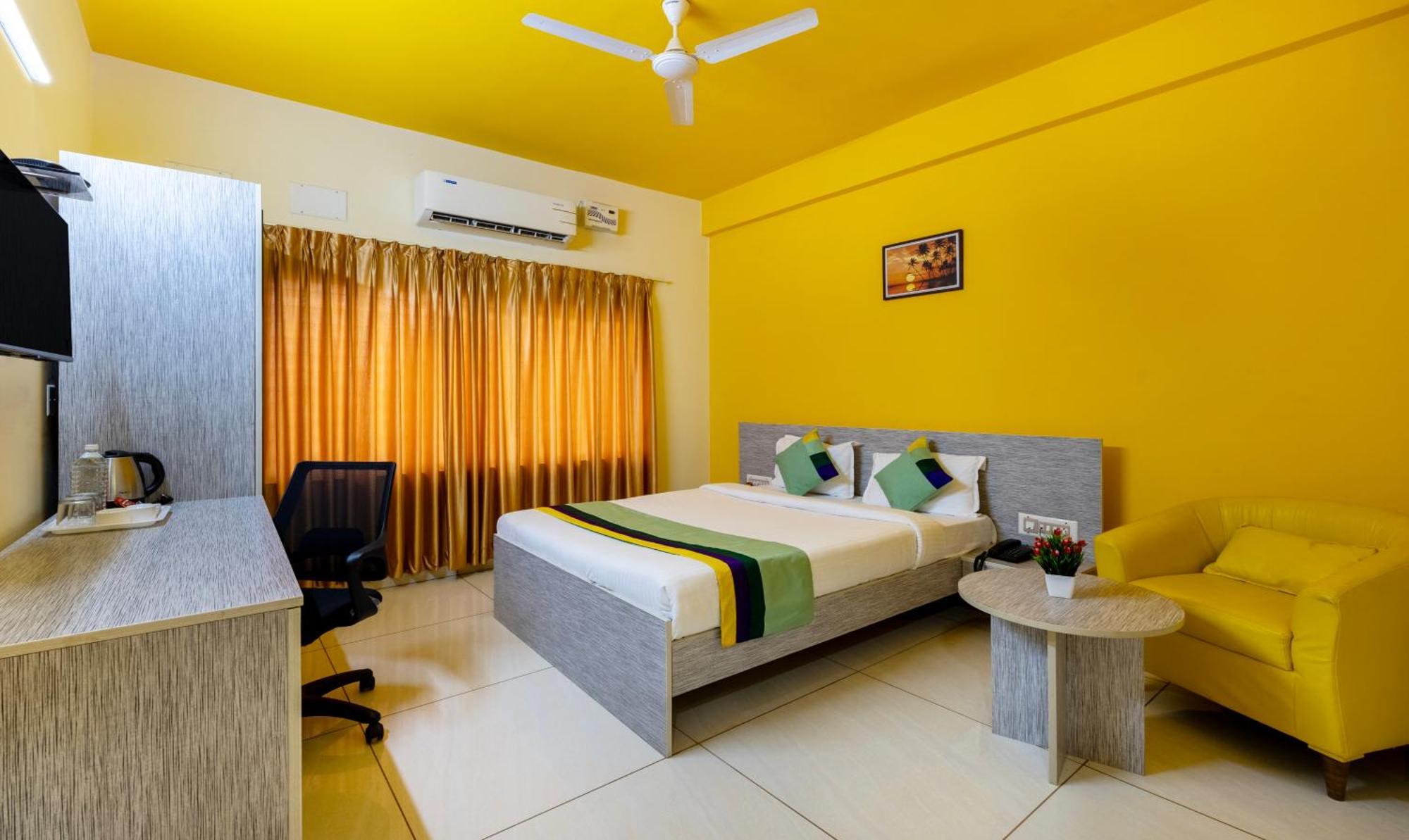 Treebo Four Seasons Hotel Mysore Buitenkant foto