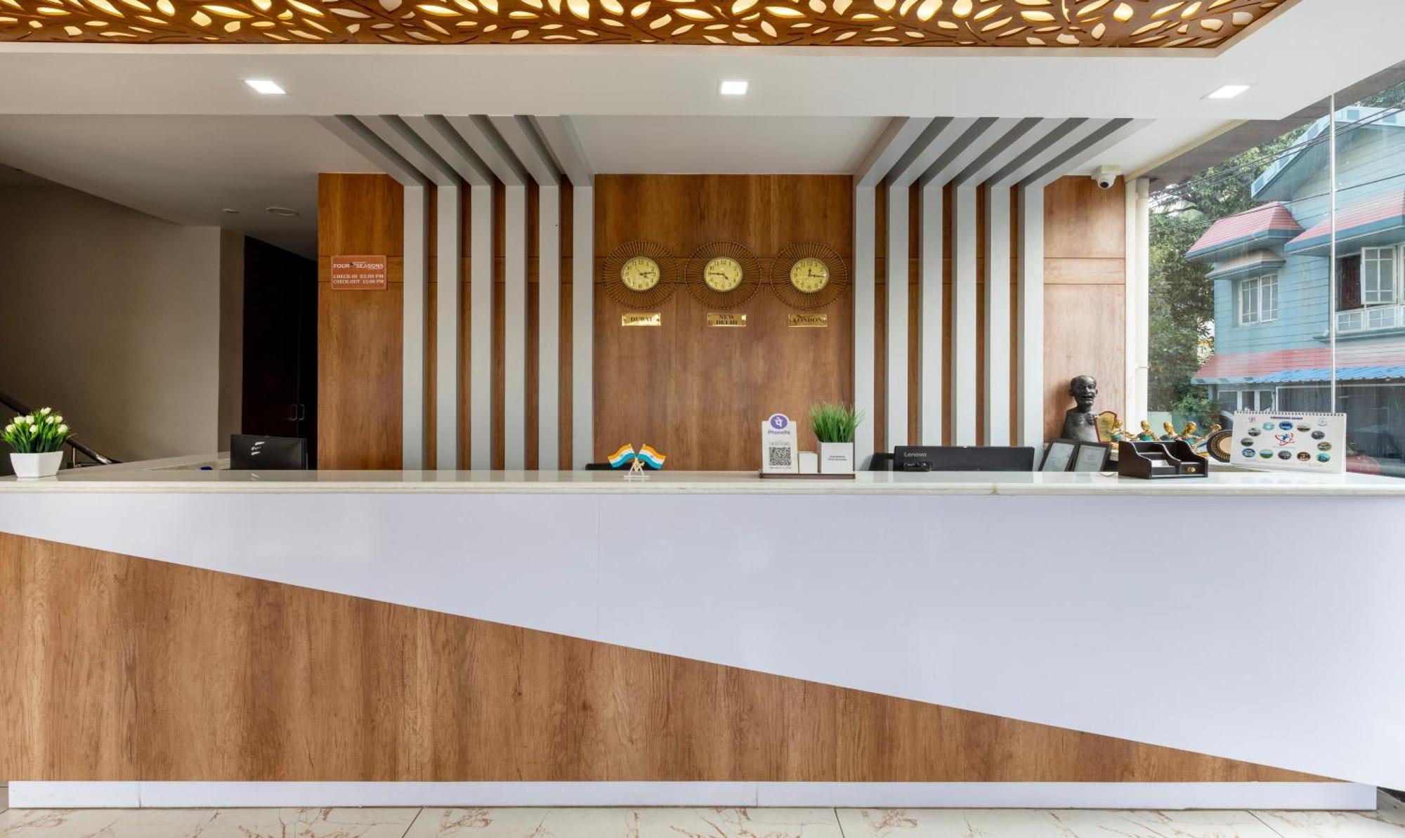 Treebo Four Seasons Hotel Mysore Buitenkant foto