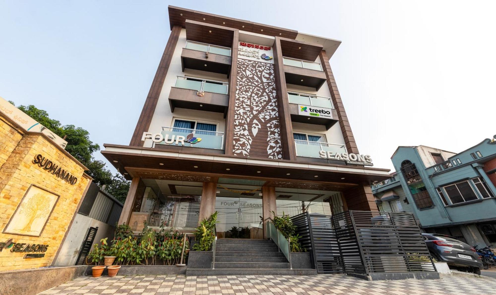 Treebo Four Seasons Hotel Mysore Buitenkant foto